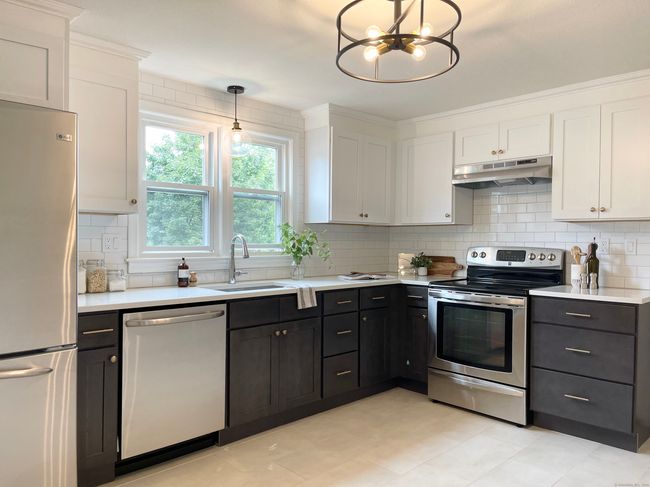 226 Middletown Ave, Home with 6 bedrooms, 2 bathrooms and 8 parking in Wethersfield CT | Image 4