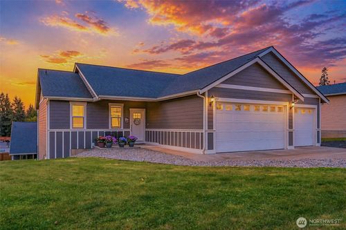 217 E Hemlock St, McCleary, WA, 98557-9404 | Card Image