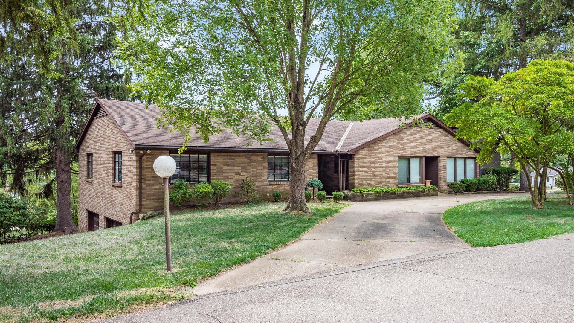 Highland Dr, Zanesville, OH 43701