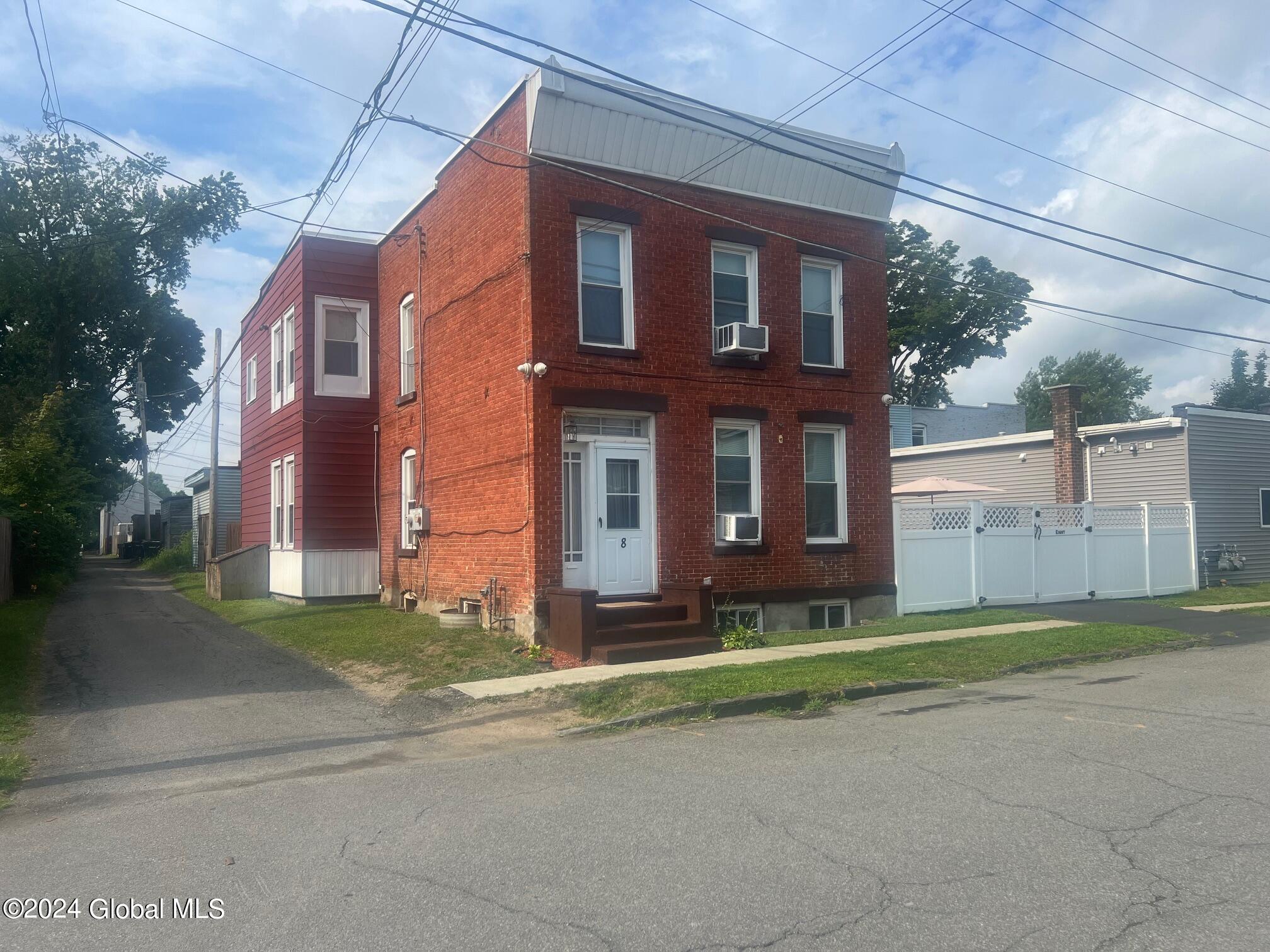 106th St, Troy, NY 12182