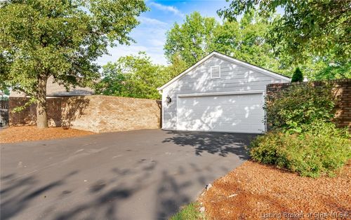 21 Lily Run, Jeffersonville, IN, 47130-7538 | Card Image