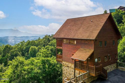 1851 Starr St, Sevierville, TN, 37876 | Card Image