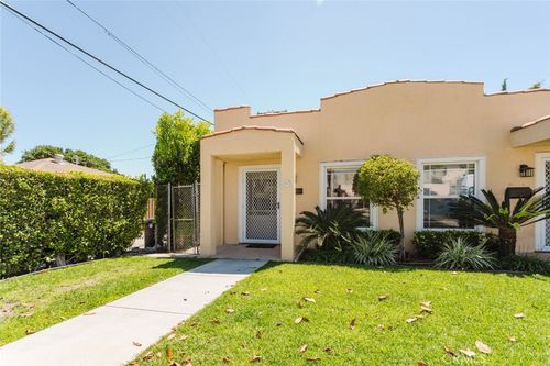 915 N Kenneth Road, Burbank, CA, 91501 | Card Image