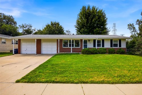 395 Brentwood Dr Ne, Cedar Rapids, IA, 52402-1613 | Card Image
