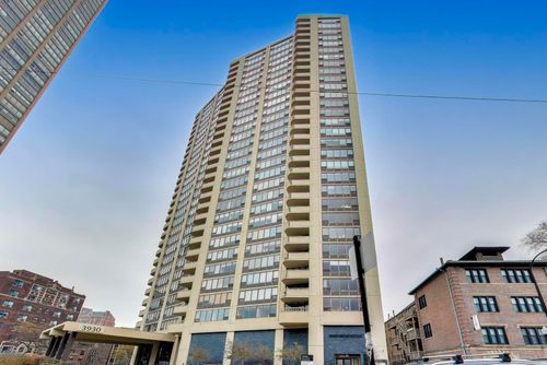 apt-2912-3930 N Pine Grove Ave, Chicago, IL, 60613-3365 | Card Image