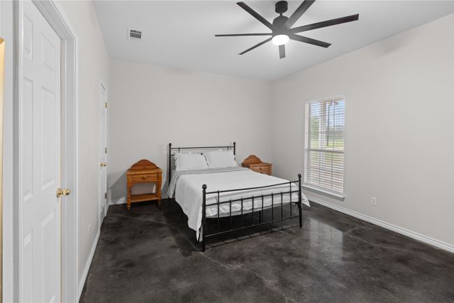 392 Old Highway 6, House other with 3 bedrooms, 2 bathrooms and null parking in Howe TX | Image 13