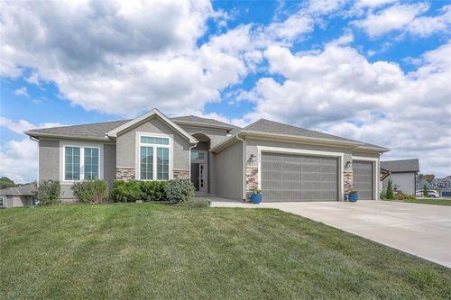 14957 Houston St, Olathe, KS, 66061-7681 | Card Image