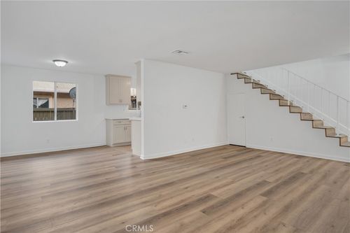 unit-5-20214 Cohasset St, Winnetka, CA, 91306-4527 | Card Image