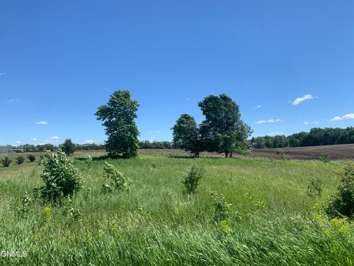 230 23rd Ave Ne, Jamestown, ND, 58401-3971 | Card Image