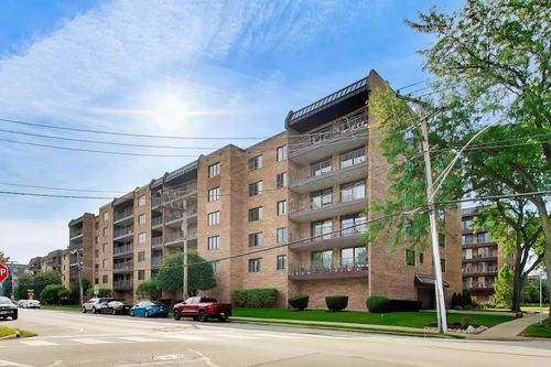 403-901 Center St, Des Plaines, IL, 60016-6584 | Card Image