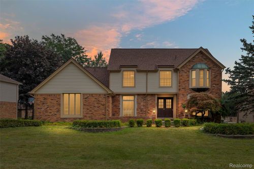 450 Timberline Dr, Rochester Hills, MI, 48309-1309 | Card Image