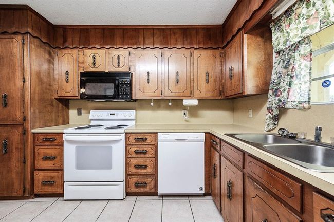 49 Robin Dr, House other with 3 bedrooms, 2 bathrooms and 2 parking in Alvin TX | Image 19
