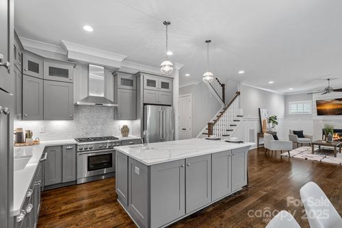 911 Naples Dr, Davidson, NC, 28036-6952 | Card Image