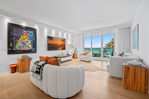 624-2301 Collins Ave, Miami Beach, FL, 33139-1633 | Card Image
