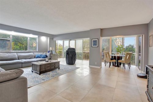 312-3800 Hillcrest Dr, Hollywood, FL, 33021 | Card Image