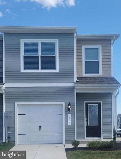 10 Bloomsbury St, FALLING WATERS, WV, 25419-7701 | Card Image