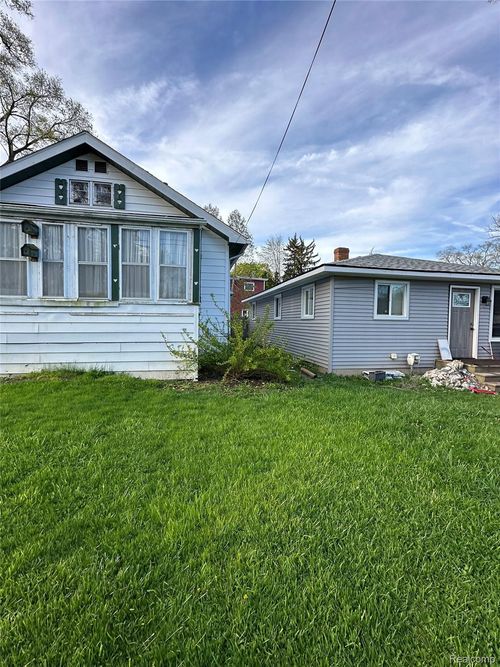 2341 N Clinton St, Saginaw, MI, 48602-5070 | Card Image