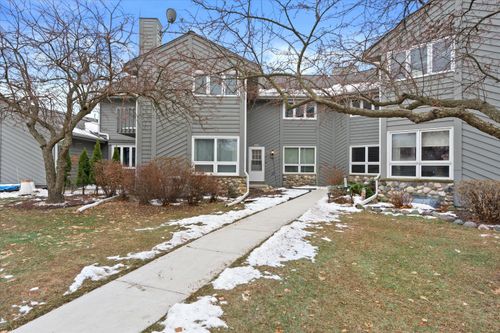 15629 W Ridge Rd, New Berlin, WI, 53151-1579 | Card Image