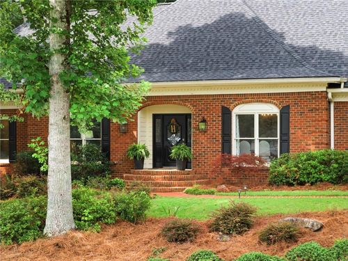 1040 Finnsbury Dr, Roswell, GA, 30075-1243 | Card Image