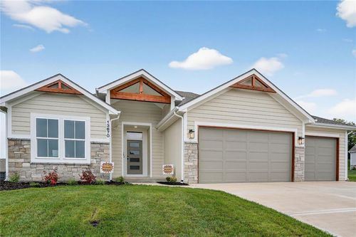 13670 Nw 71st St, Parkville, MO, 64152-1174 | Card Image