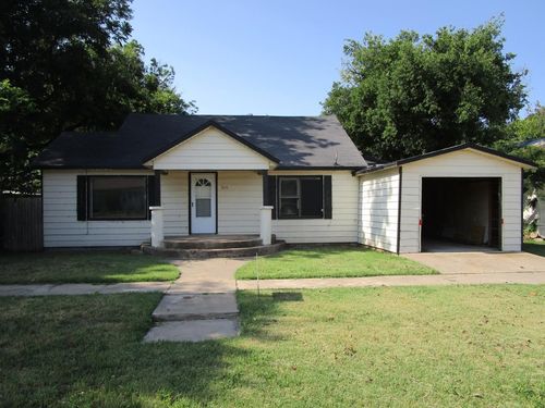 515 W Mclain St, Seymour, TX, 76380-2429 | Card Image