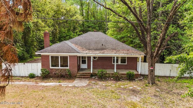 Excellent front porch | Image 40