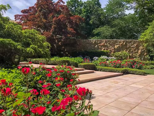 101 Wheatley Rd, Old Westbury, NY, 11568-1210 | Card Image