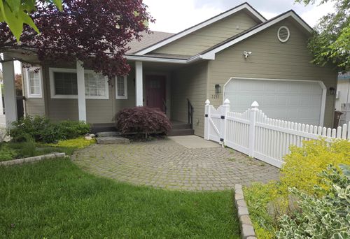 3211 E 43rd Ave, Spokane, WA, 99223-7715 | Card Image