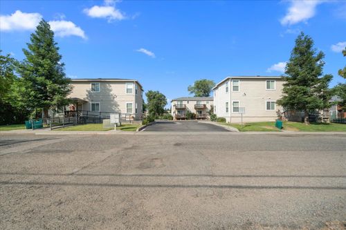 735-725 Lakeside Dr, Red Bluff, CA, 96080-2855 | Card Image