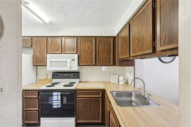 350 New World Dr, Condo with 2 bedrooms, 2 bathrooms and 1 parking in Jefferson Hills PA | Image 4