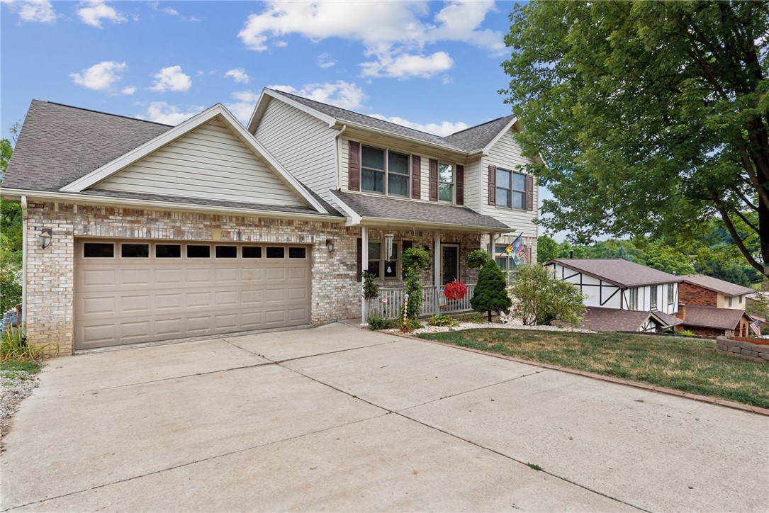 Adele Dr, Irwin, PA 15642