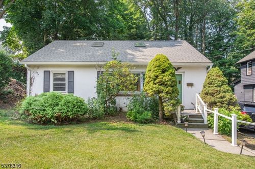8 Ravine Ave, Caldwell, NJ, 07006-4813 | Card Image