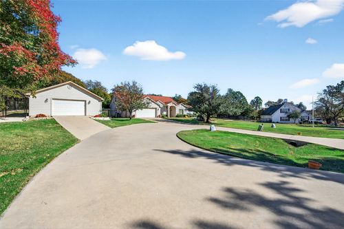 200 Cayuga Trl, Lake Kiowa, TX, 76240-9544 | Card Image