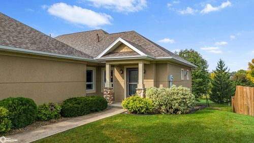 516 Lexington Dr, Clear Lake, IA, 50428-3912 | Card Image