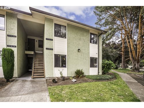 15926 Ne Fremont St, Portland, OR, 97230 | Card Image