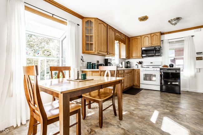 Kitchen/Dining area | Image 9