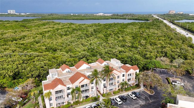 APT-307 - 2711 Ocean Club Blvd, Condo with 2 bedrooms, 2 bathrooms and null parking in Hollywood FL | Image 32