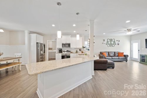 1544 Farmington Hills Dr, Conover, NC, 28613-9040 | Card Image