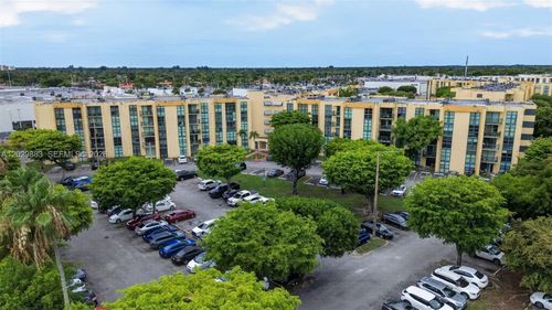 214-3-11790 Sw 18th St, Miami, FL, 33175-1622 | Card Image