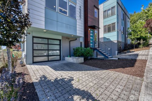 2337 W Plymouth St, Seattle, WA, 98199-4120 | Card Image
