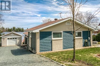 1475 W Bay Rd, House other with 3 bedrooms, 3 bathrooms and null parking in Garson ON | Image 2