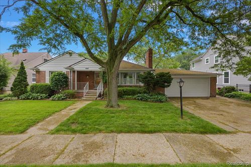 2652 Buckingham Ave, Berkley, MI, 48072-1316 | Card Image