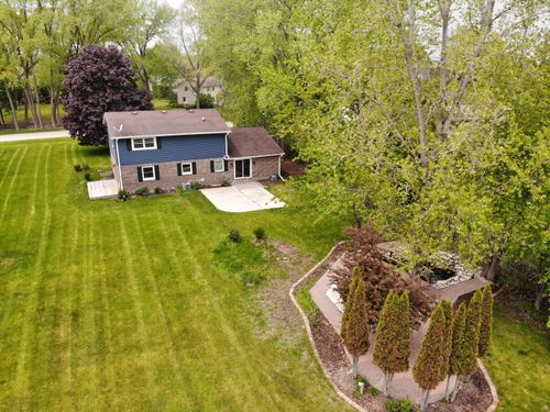 10234 N La Cresta Dr, Mequon, WI, 53092-6019 | Card Image