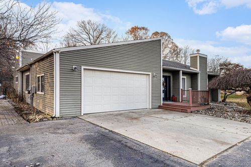 14017 Belsay Rd, Millington, MI, 48746-9215 | Card Image