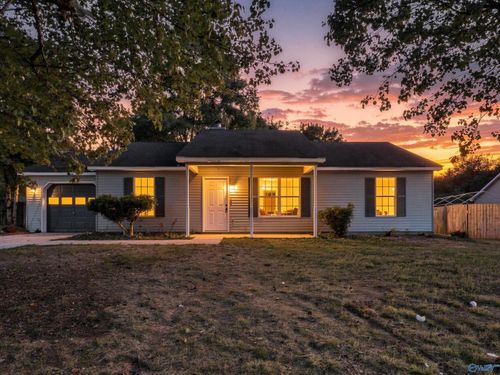 305 Buffalo Creek Dr, Toney, AL, 35773-8925 | Card Image