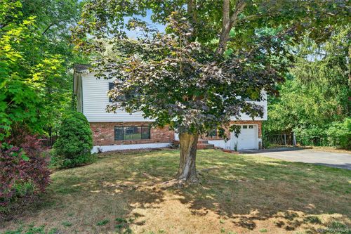12 Westminster Dr, Middletown, NY, 10940-6823 | Card Image