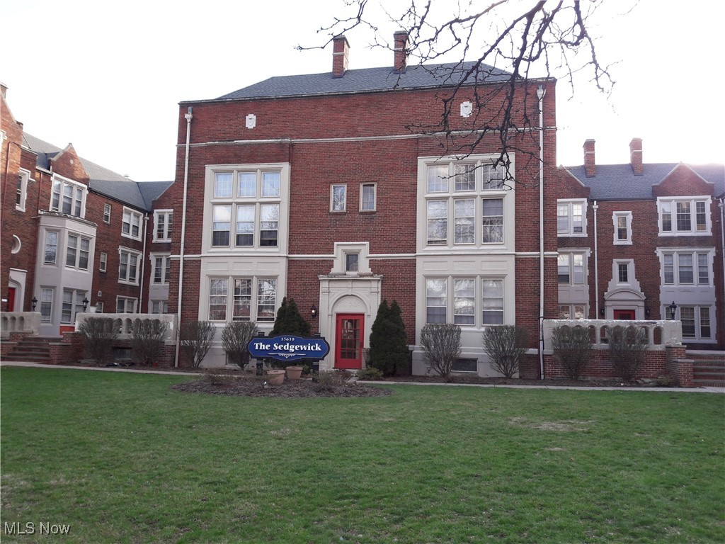 Van Aken Blvd, Cleveland, OH 44120