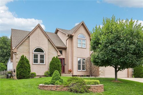 1083 Ne Greenwood Ct, Blue Springs, MO, 64014-1838 | Card Image
