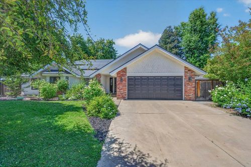 368 E Finch Ct, Fresno, CA, 93730-1252 | Card Image