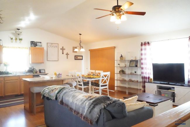814 Ridgeview St, House other with 4 bedrooms, 2 bathrooms and null parking in Belle Fourche SD | Image 4